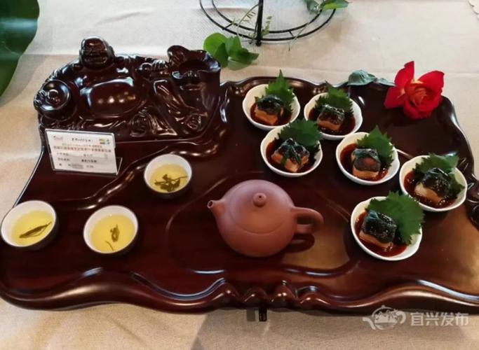 主办方还特意策划了 首届茶禅文化艺术节 举办 茶禅文化交流论坛 茶席
